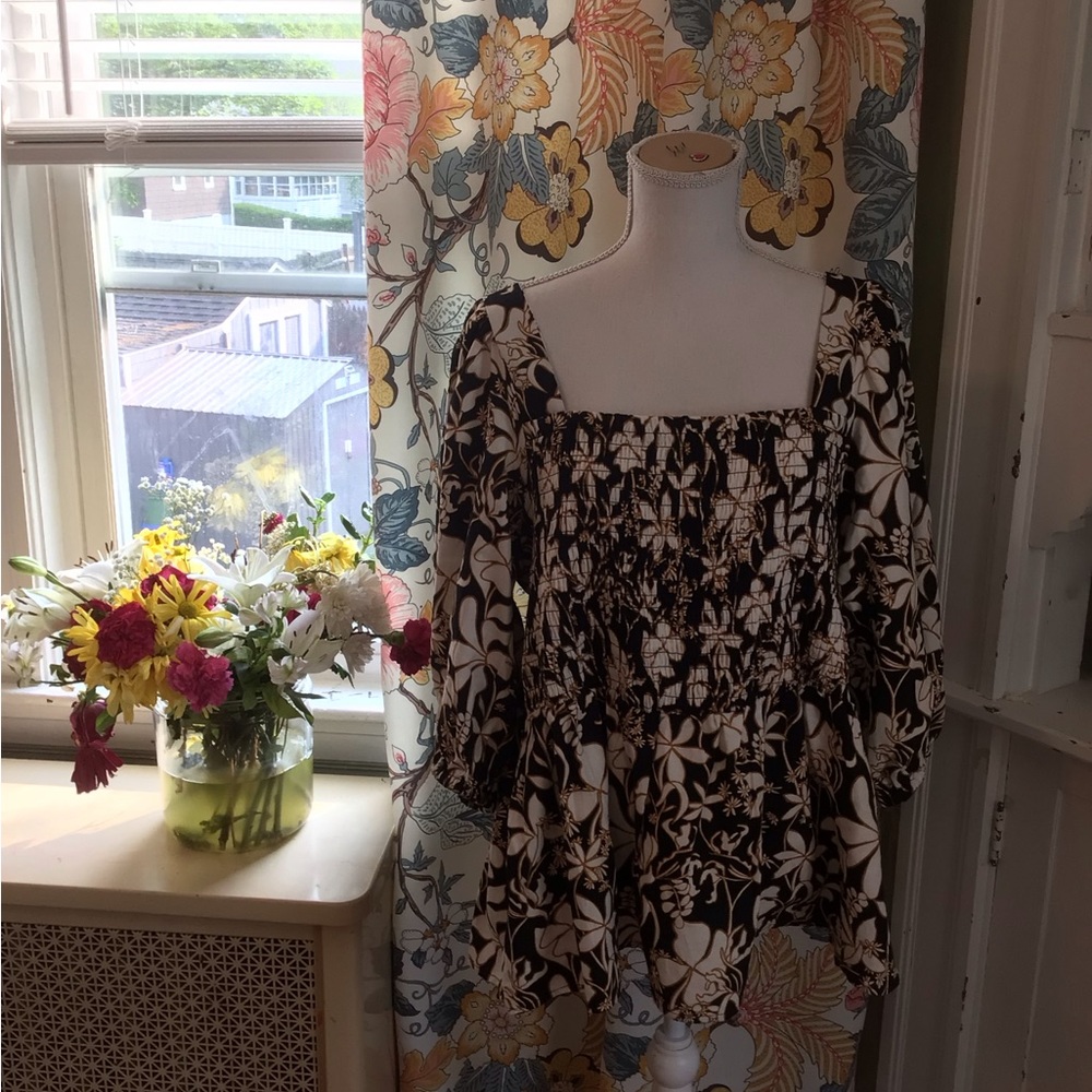 Ava & Viv black & Gold balloon sleeve square neck top, size 1X